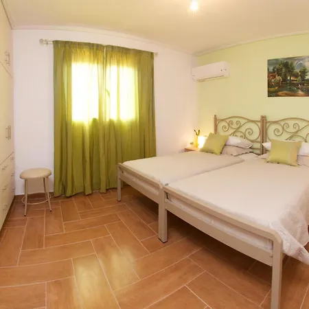 Tatil Evi Kazarma Luxury At Klismata Village 8 Guests