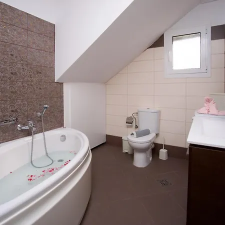 Kazarma Luxury At Klismata Village 8 Guests بيت للعطل